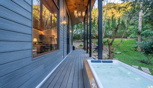 Villa with Garden View