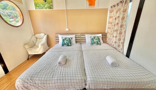 Quadruple Room with Private Bathroom