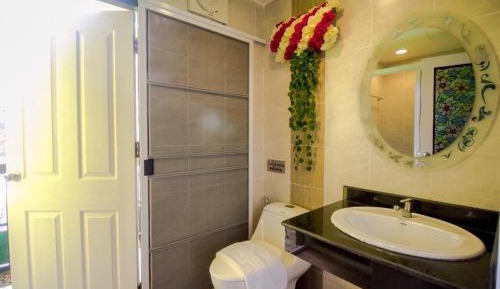 Twin Room with Private Bathroom