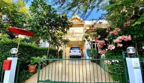 Villa with Garden View