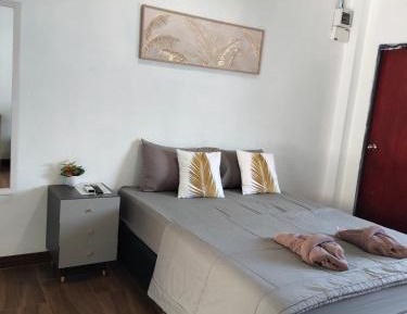 Queen Room with Pool View