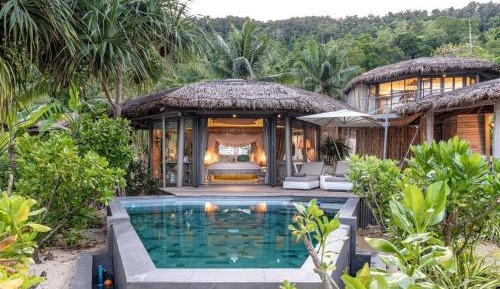 Beachfront Pool Villa