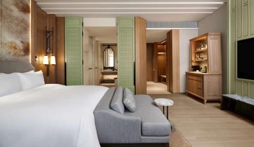 Club King Room