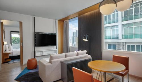 One-Bedroom Savvy King Suite with City View - High Floor