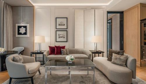 Amaranth King Suite - Club Lounge Access