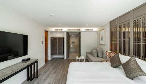 Grand Deluxe Double Room with Pool Access