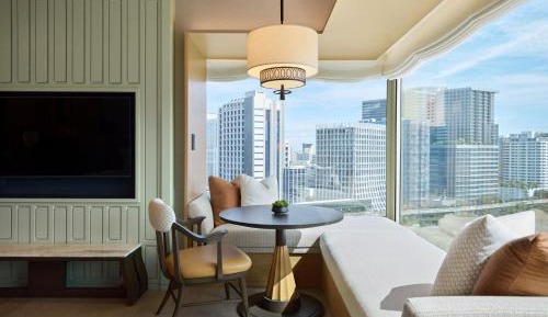 Deluxe Corner Room with Twin Beds