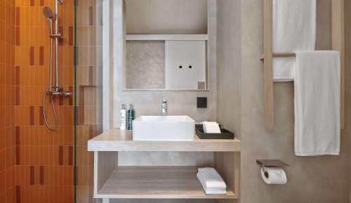 Deluxe King Suite