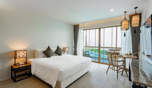 Deluxe Double Room with Pool View