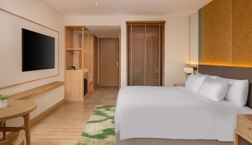 Superior King Room with Pool View