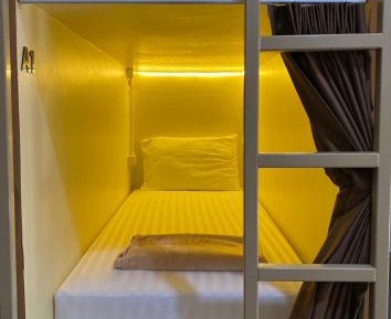 Twin Capsule in Mixed Dormitory Room