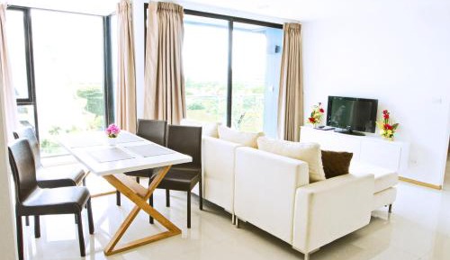 Deluxe Apartment
