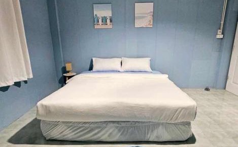Queen Room with Shared Bathroom
