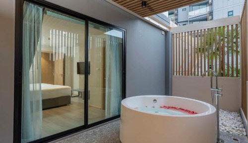 Two Bedroom Suite with One King and Twin