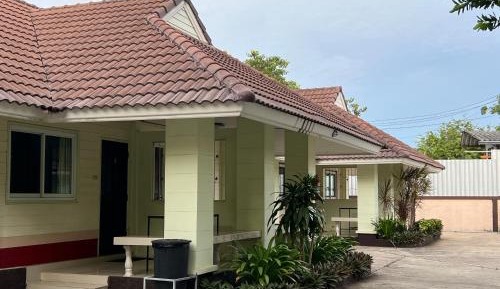 Bungalow with Garden View