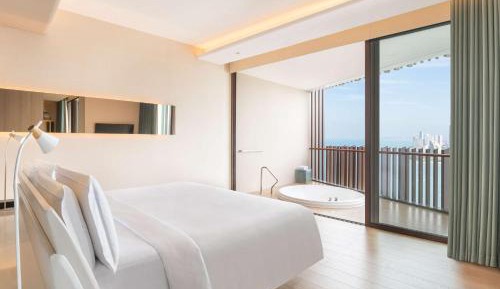 King Premium Ocean Suite