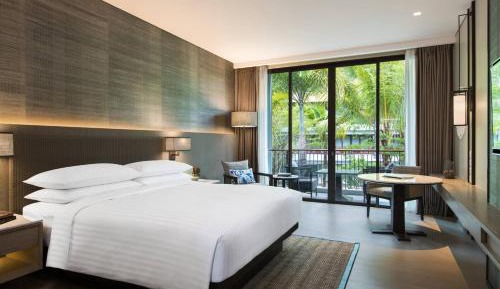Deluxe Room, Guest room, 1 King, Balcony