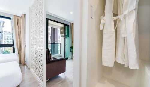 Studio Room, Triple with Pool View