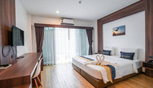 Deluxe Pool Access Room