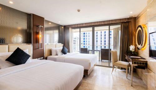 Deluxe Twin Room with Balcony and City View - Non-Smoking