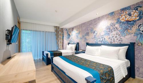 Deluxe Triple Suite + Free Coworking Space