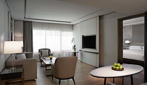 One-Bedroom Suite with Lounge Access