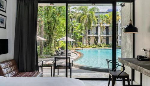 Superior Double Room with Pool Access