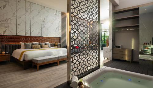 Topaz Jacuzzi