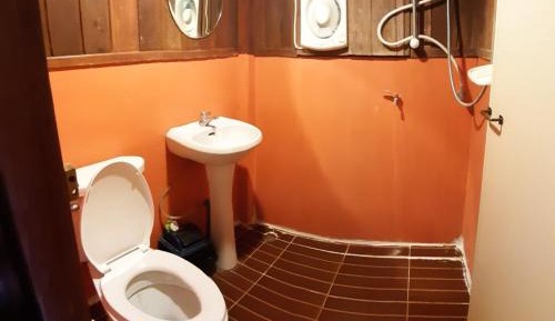 Deluxe Room (2 Adults + 1 Child)