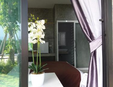 Queen Room with Balcony