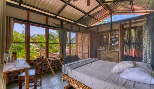 Deluxe Queen Suite
