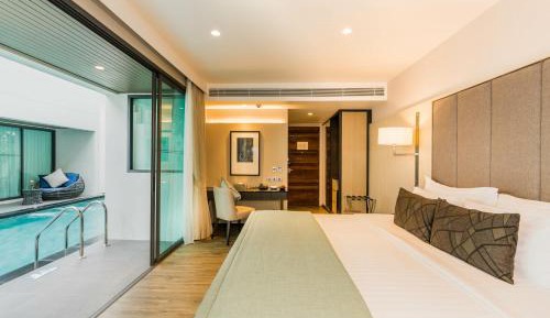 Premier Pool Access Room
