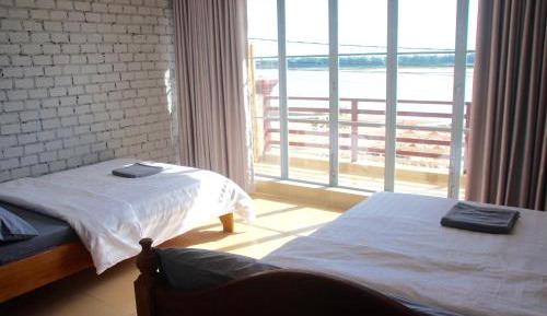 Twin Room with Share Bathroom