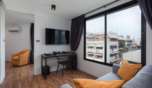 Deluxe King Suite