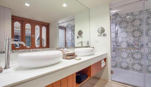 King Suite with Sea View and Pool Access, Non-Smoking