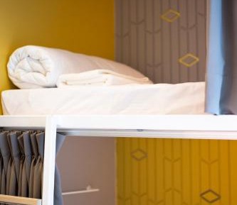 Single Bed in Mixed Dormitory Room