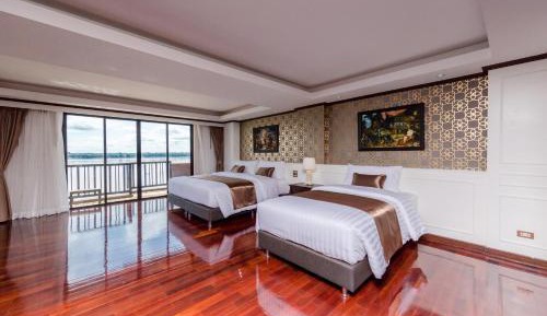 Premier Corner Room