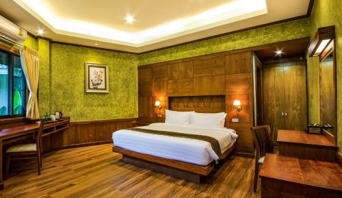 Deluxe Room (Free 2-Way Airport Transfer 7AM- 7PM)