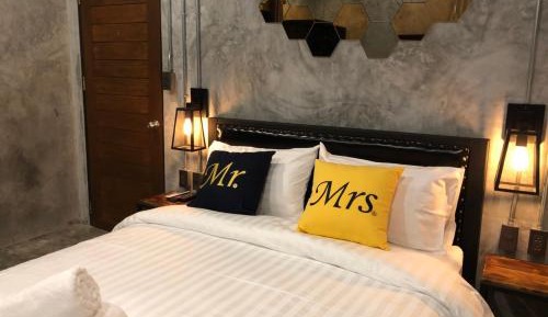 Deluxe Room (2 Adults + 1 Child)