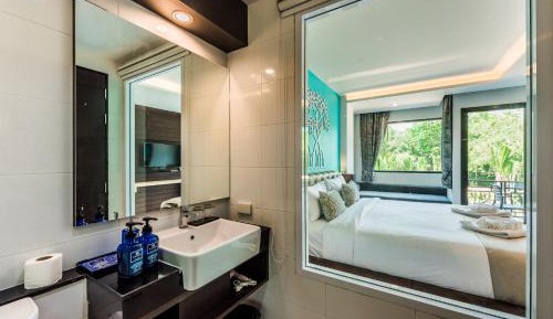 Deluxe King Room with Balcony