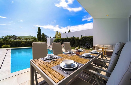 Khao Tao Villa | Modern 4 Bedroom Pool Villa PMK-A6