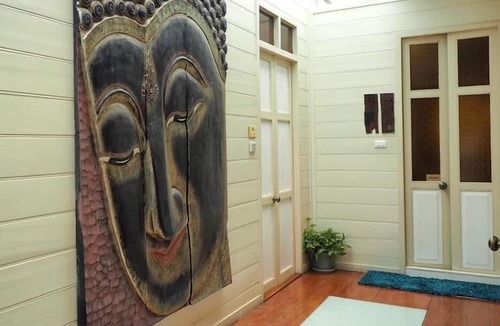 Wat Bowon Niwet Hostel | Baan Dinso