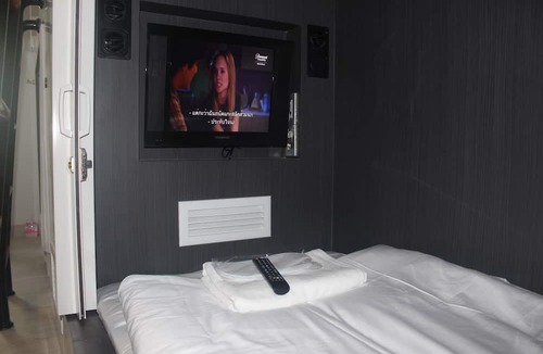 Ploenchit Hostel | H-District Boutique Poshotel