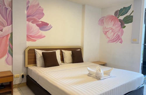 Din Daeng Hotel | OYO 75446 Travis Inthamara 49