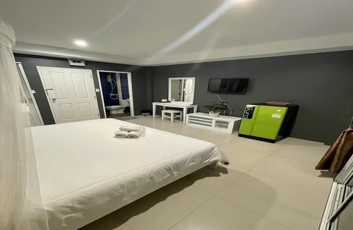 Ban Bang Saen Hotel | Be Rich Hotel