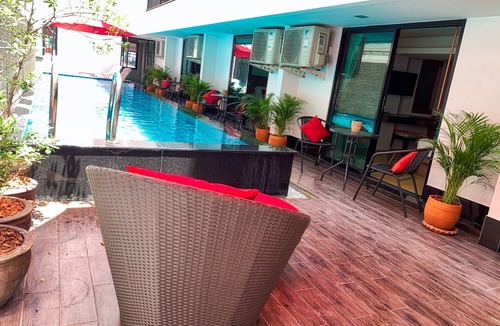 South Pattaya Hostel | Jomtien Beach Hostel - Soi 7 Prime Spot - 200m to Beach next to Food Market