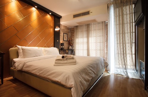 Nana Condo | 2A - 2 Bedroom Downtown Apartment With Shared Pool