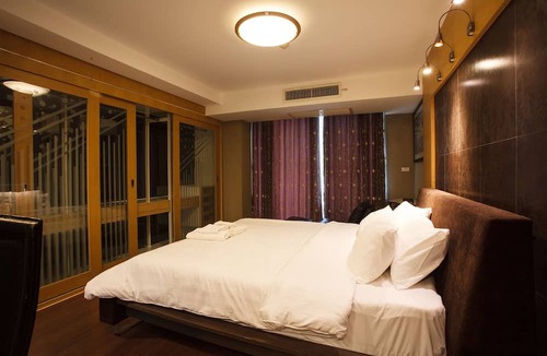 Nana House | 2B - 2 Bedroom Downtown Apartment With Shared Pool