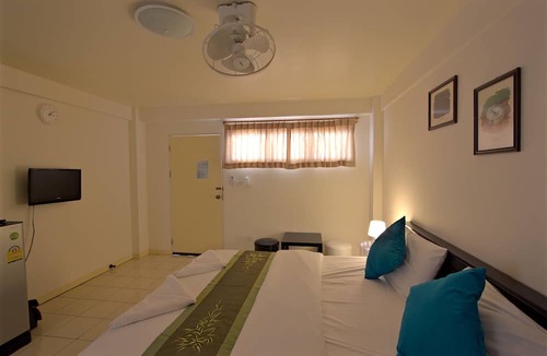 Saen Suk Hotel | Charn Residence