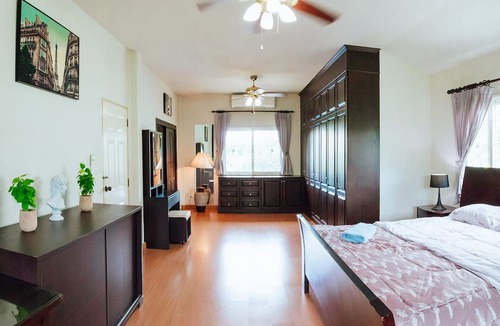 Nong Prue Villa | Captivating 3-bed Villa in Muang Pattaya